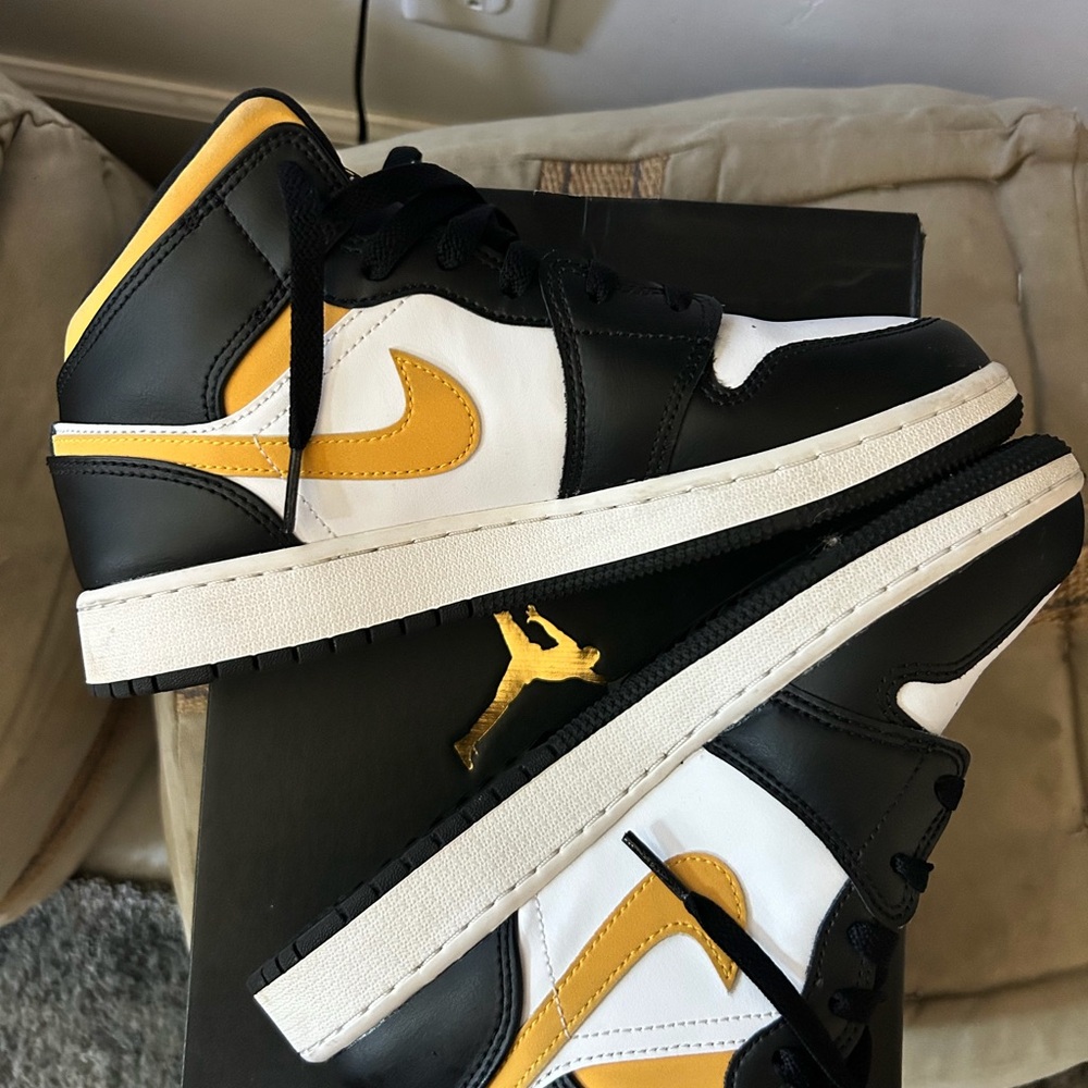 Nike Black Sneakers